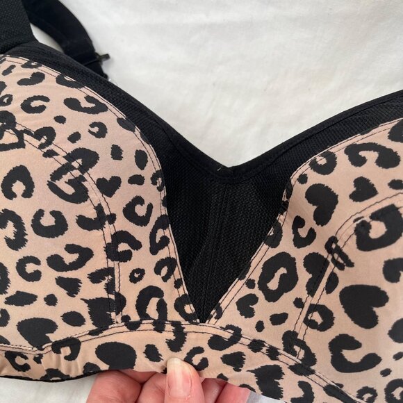 Torrid Leopard Print Sporty Convertible Underwire Sports Bra size 40C - Picture 5 of 9